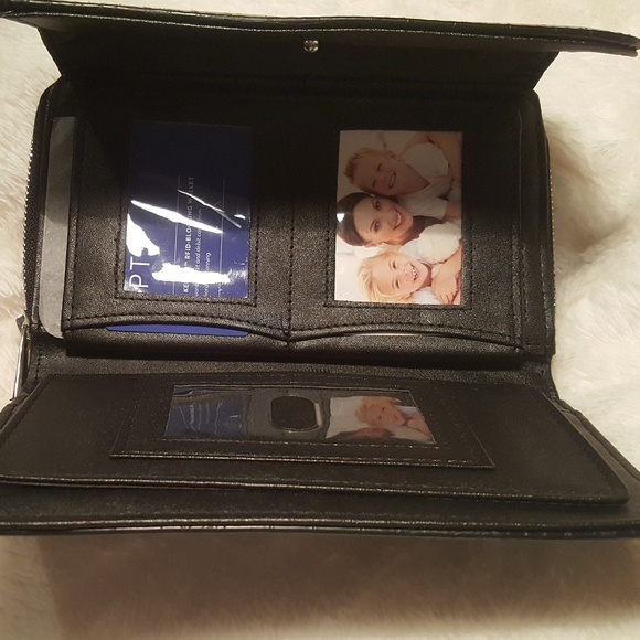Apt.9 Wallet - Picture 4 of 5